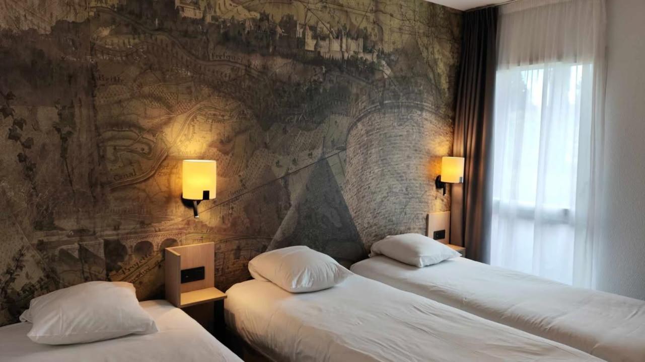 Pont Rouge , Hotel