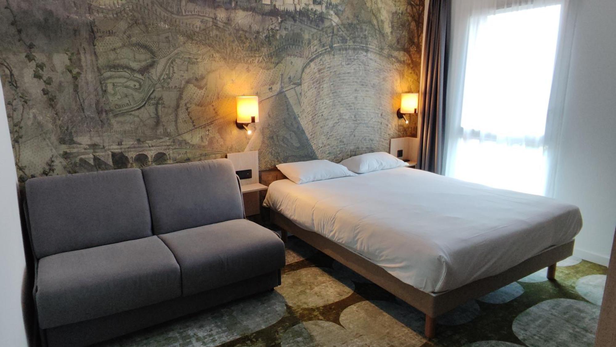 Pont Rouge , Hotel 3*