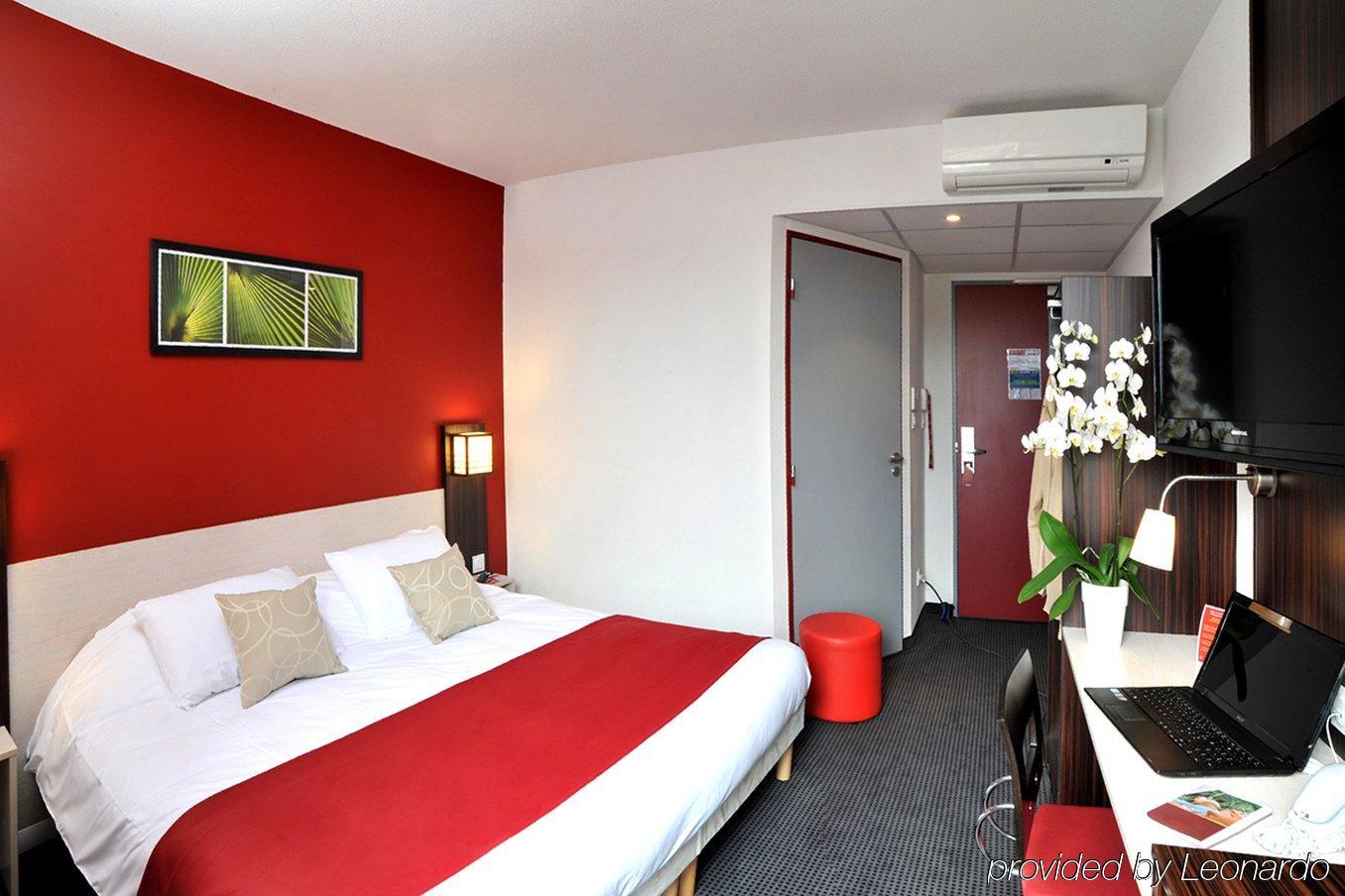 Hotel Pont Rouge ,